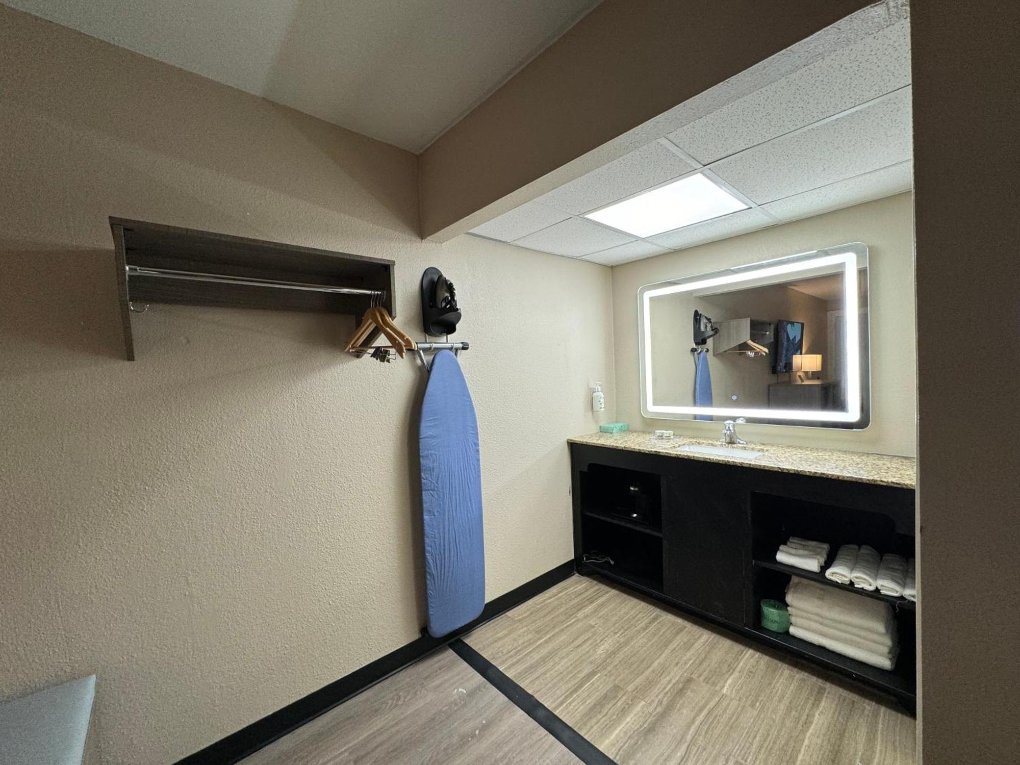 Baymont By Wyndham Corpus Christi Airport Hotel Exterior photo