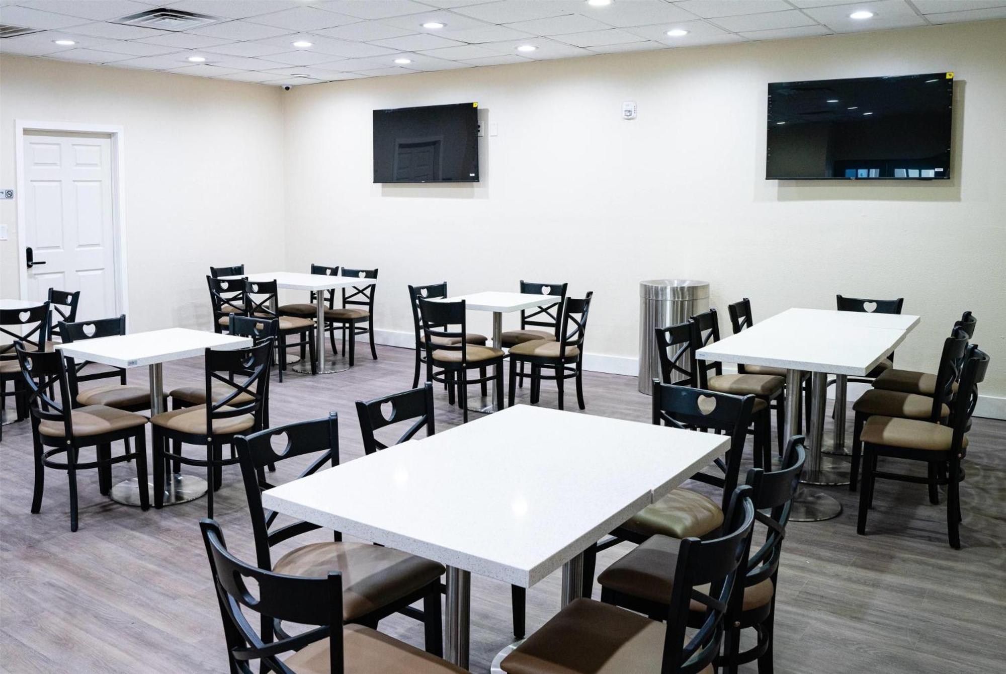 Baymont By Wyndham Corpus Christi Airport Hotel Exterior photo