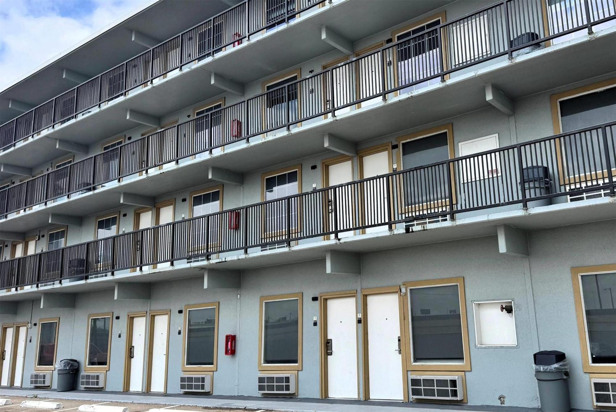 Baymont By Wyndham Corpus Christi Airport Hotel Exterior photo